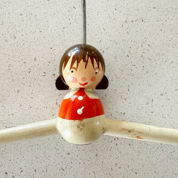 1960's Hand Painted Child's Hanger Sevi Decor Wood & Metal Girl Brown Hair - Picture 2 of 5